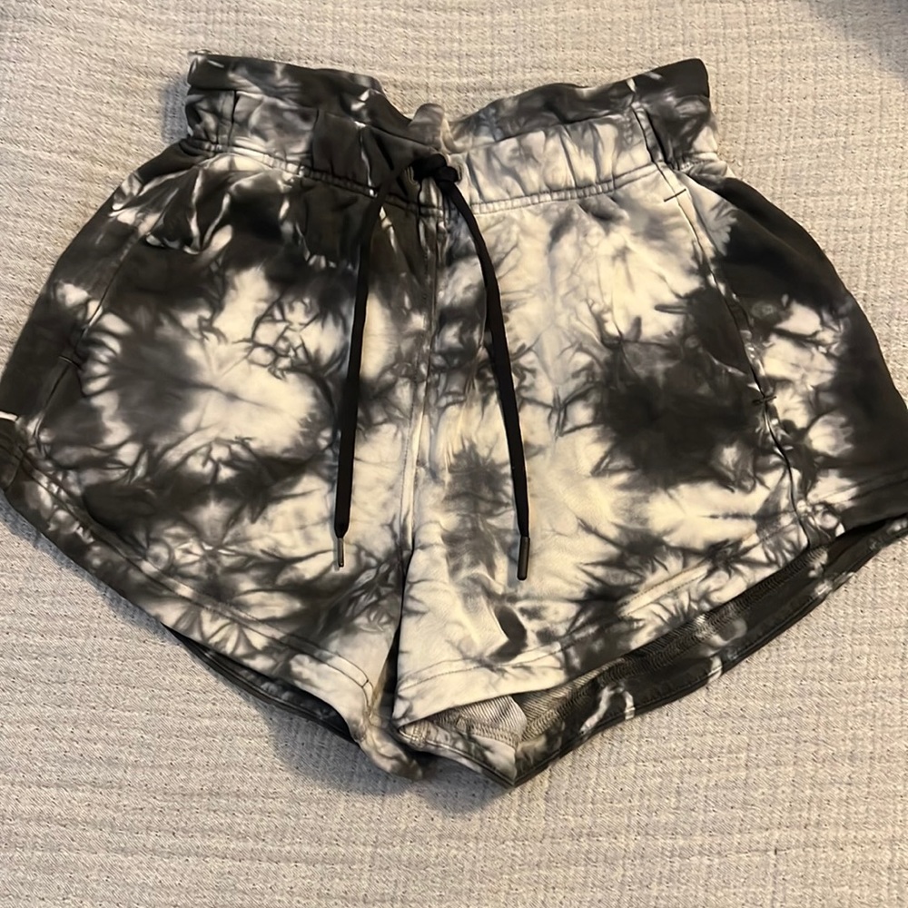 Lululemon Inner Glow High Rise Shorts -3” in Earth Dye